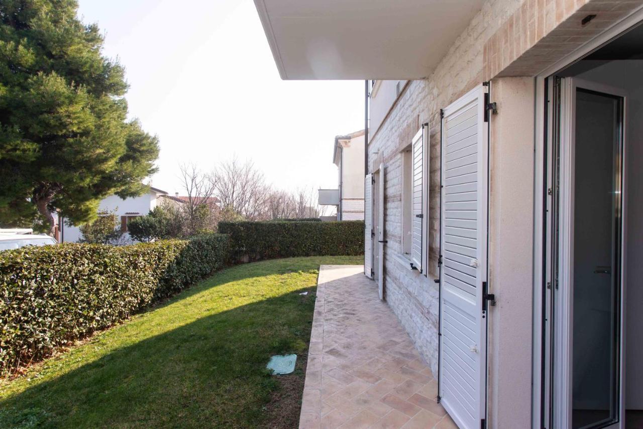 S018 - Sirolo, Nuovissimo Trilocale In Pietra Con Giardino Dx公寓 外观 照片