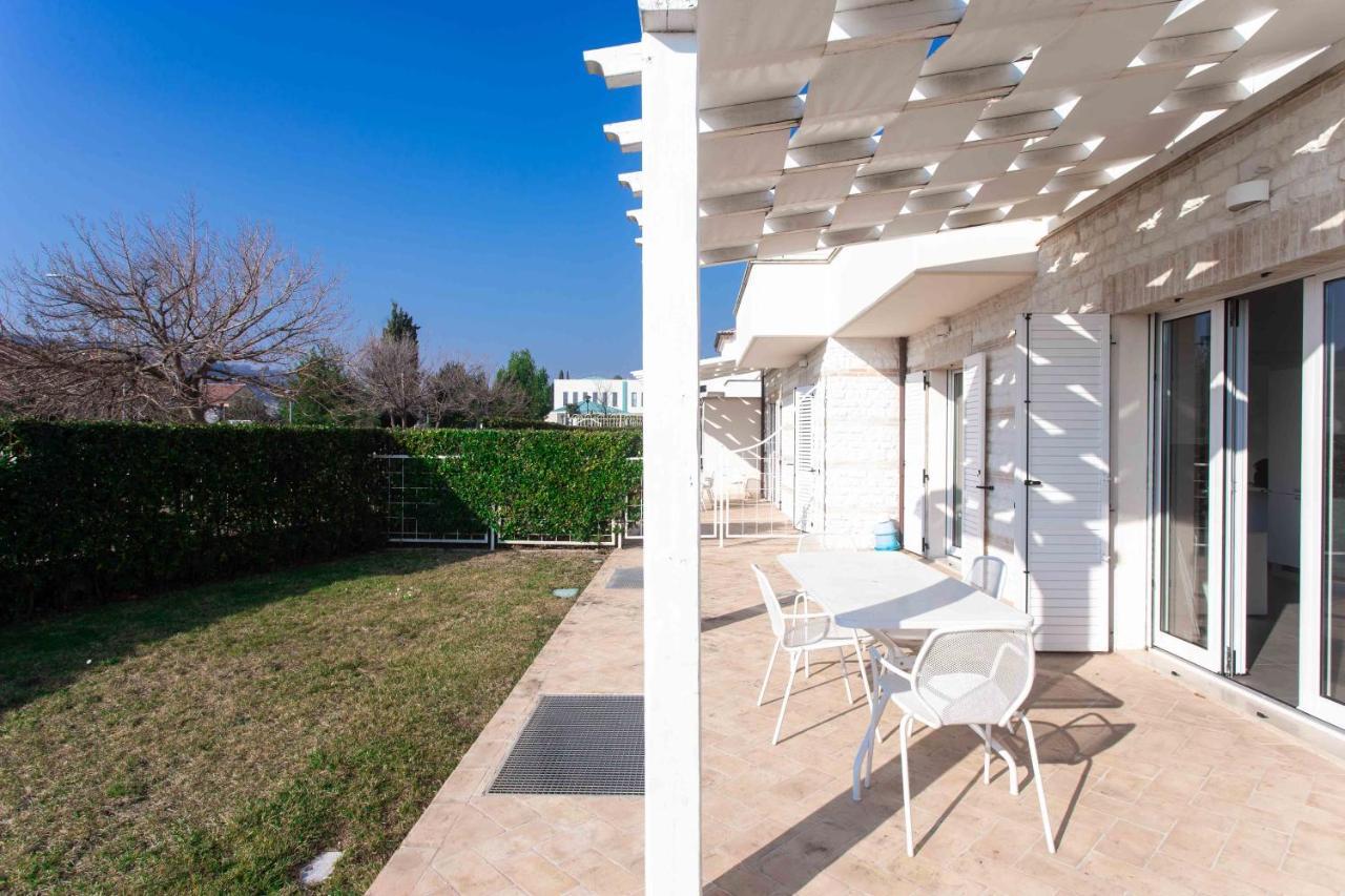S018 - Sirolo, Nuovissimo Trilocale In Pietra Con Giardino Dx公寓 外观 照片